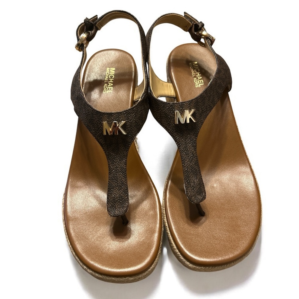 MICHAEL KORS LANEY THONG SIGNATURE
PLATFORM SANDALS COLOR SIGNATURE BROWN MK 7.5
